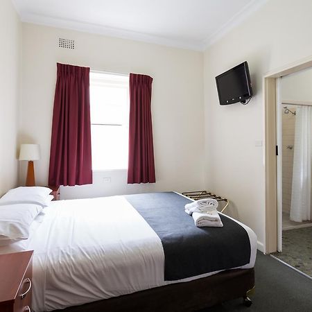 Knickerbocker Hotel Bathurst Bagian luar foto