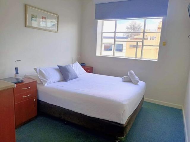 Knickerbocker Hotel Bathurst Bagian luar foto