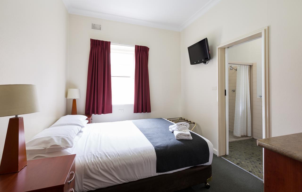 Knickerbocker Hotel Bathurst Bagian luar foto